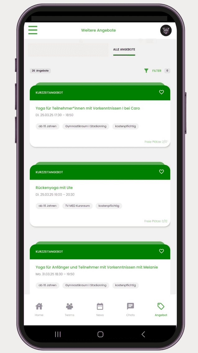 Screenshot einer Mobilanwendung mit Kursangeboten für Yoga, inklusive Terminen und Teilnehmerhinweisen.