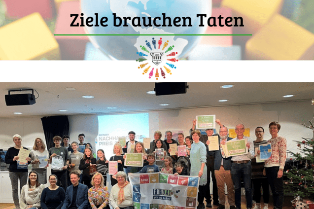 Gruppenfoto von Teilnehmern des Rattiger Nachhaltigkeitspreises mit Urkunden und Plakaten in einem festlichen Raum.