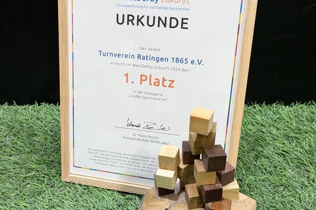 Urkunde und Pokal f&uuml;r den Turnverein Ratingen 1865 e.V. zum 1. Platz im Wettbewerb WestDerby Zukunft 2024.