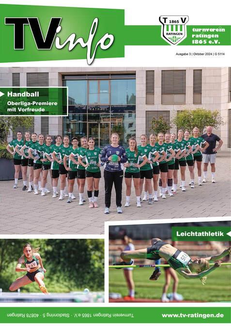 Handballmannschaft posiert in gr&uuml;nen Trikots vor dem Rathaus, Trainer und Spielerinnen stehen in Reihe.